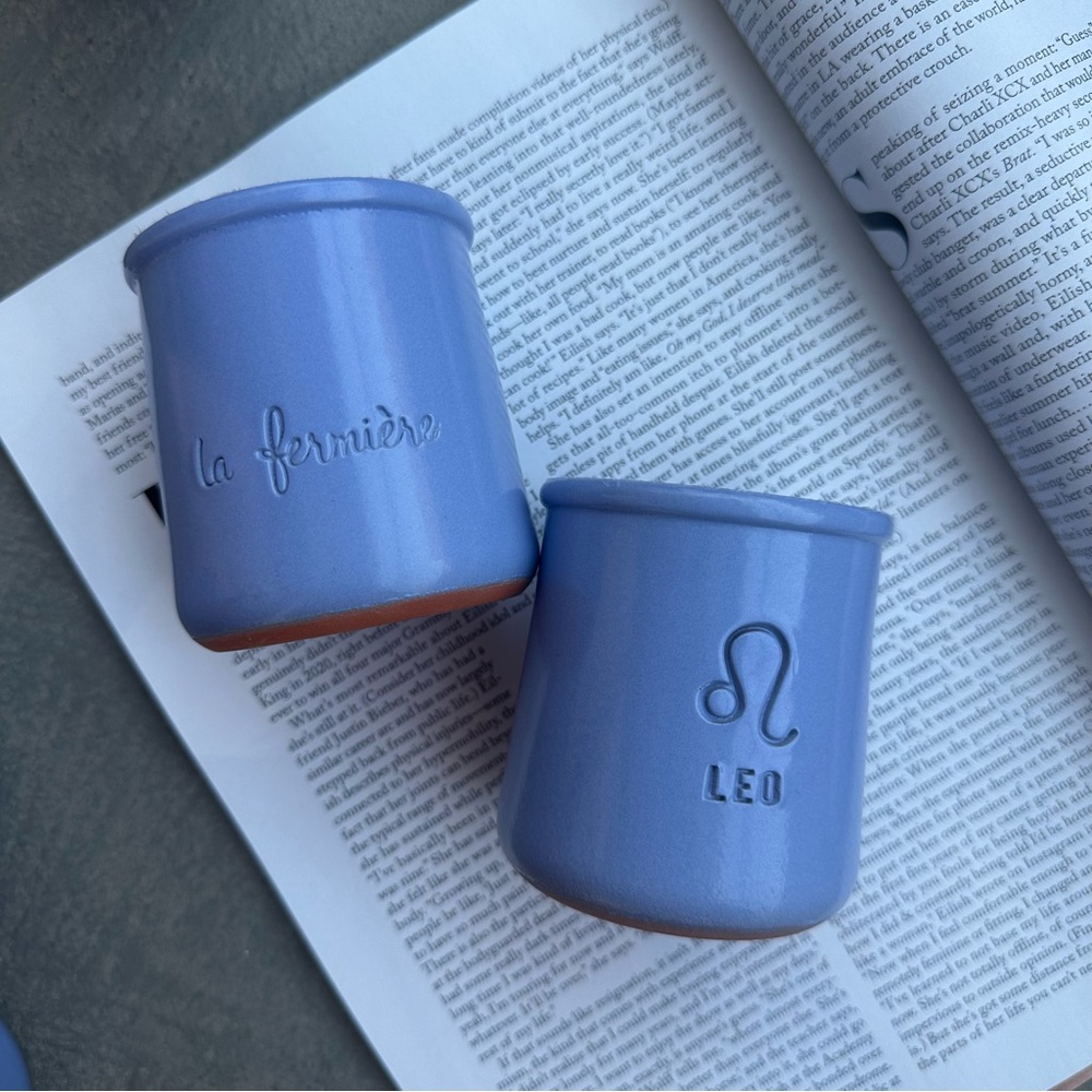 *Limited Edition* La Fermière Yogurt Periwinkle Clay Jar 4.9 oz Zodiac Leo - Picture 2 of 6